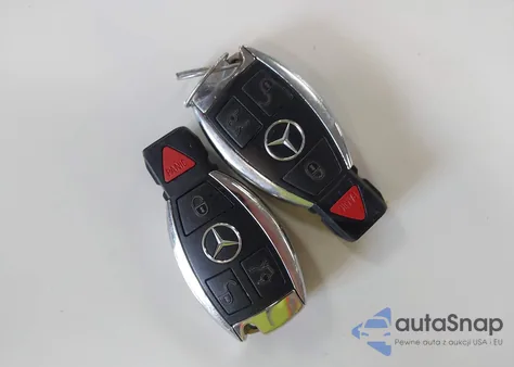 2010 Mercedes-Benz R 350 4Matic z USA, uszkodzony, nr VIN 4JGCB6FE0AA110339